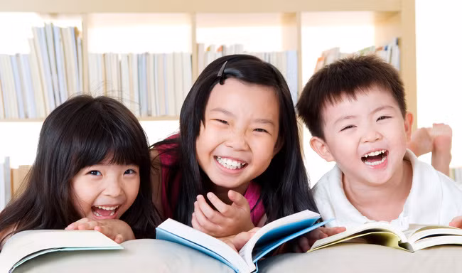 Cha mẹ mà hay làm điều này vô tình sẽ biến con mình thành một đứa trẻ hay ghen tị với mọi thứ xung quanh-1