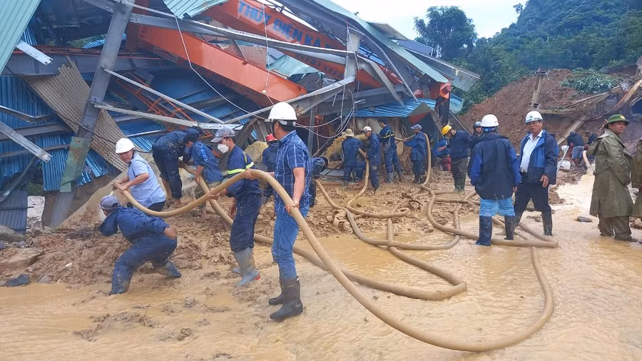 Hiện lực lượng tìm kiếm cứu nạn, cứu hộ đang nỗ lực cùng chính quyền địa phương tập trung tìm kiếm nhân viên bị mất liên lạc.