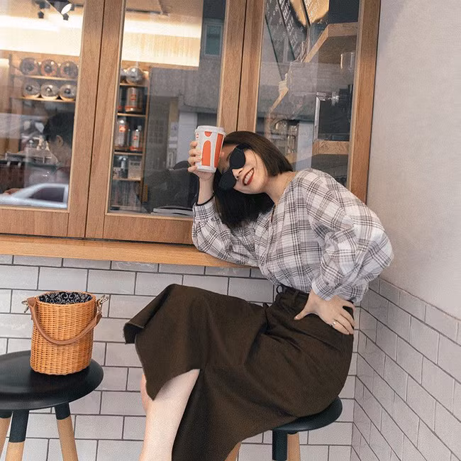 Quá mệt mỏi với chuyện mặc gì mỗi sáng, đây là 10 gợi ý diện đồ lười biếng nhưng sành điệu miễn bàn cho nàng công sở - Ảnh 9. Quá mệt mỏi với chuyện mặc gì mỗi sáng, đây là 10 gợi ý diện đồ lười biếng nhưng sành điệu miễn bàn cho nàng công sở - Ảnh 9.
