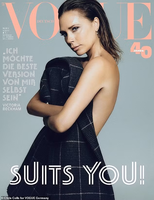 Victoria Beckham lưng trần không tì vết siêu gợi cảm - ảnh 1