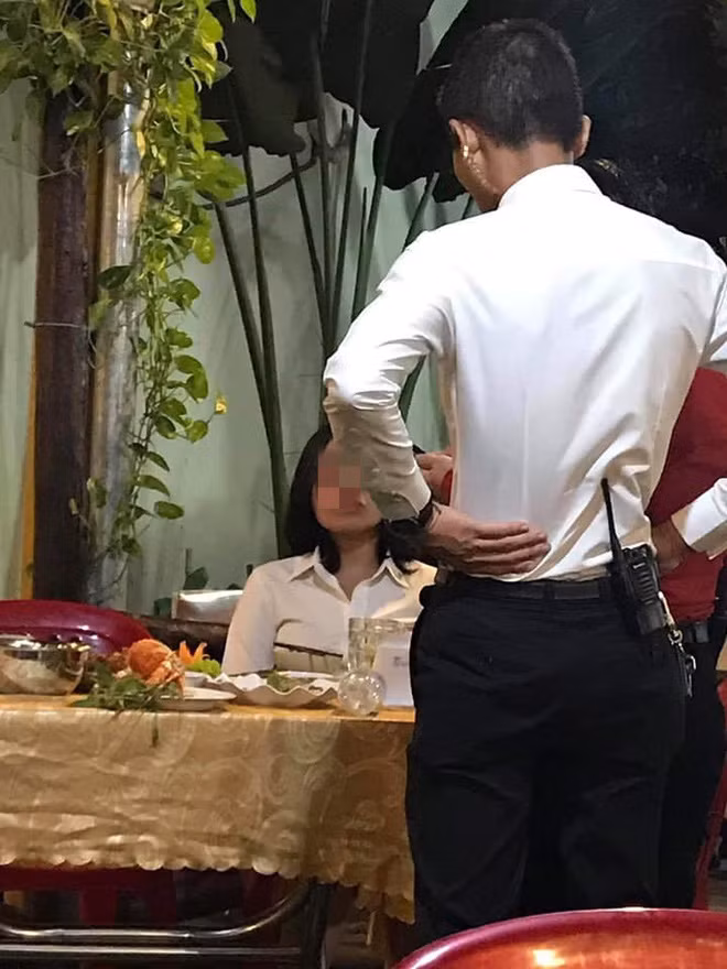 Sự việc khiến dân mạng vô cùng phẫn nộ.
