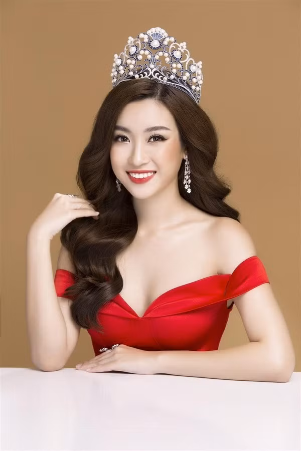 Biệt danh độc, dị bông hậu Việt: Từ “Hoa hậu đi công nông” đến “Hoa hậu nghiện Hoa hậu”