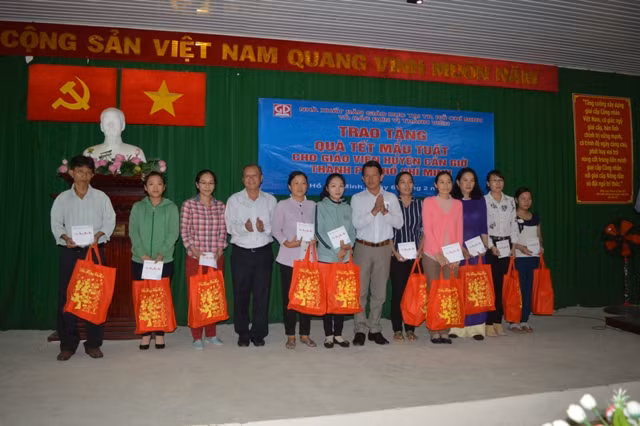 Ấm lòng thầy cô giáo ở Cần Giờ