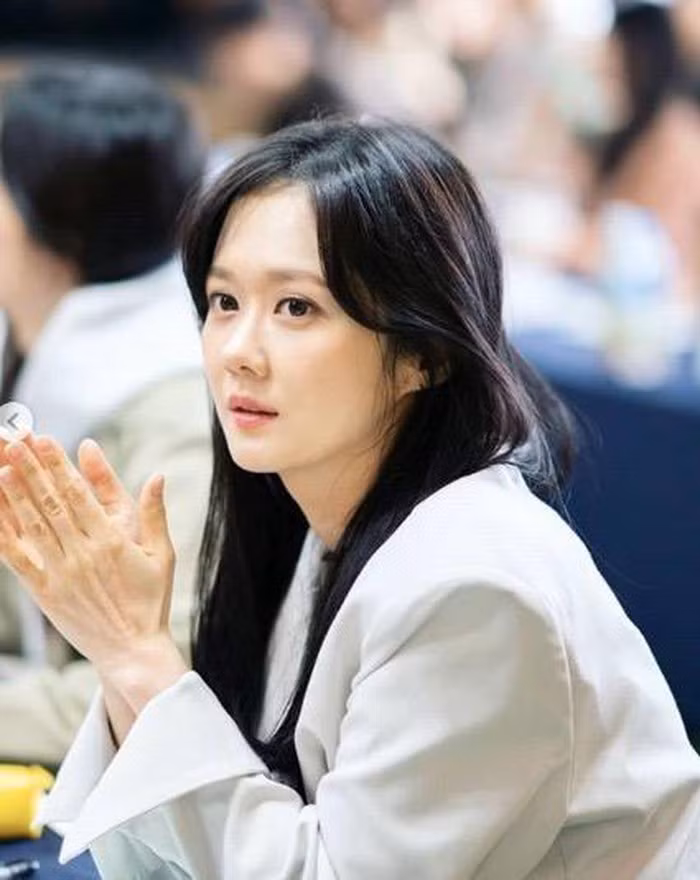 Ngỡ ngàng nhan sắc như thiếu nữ ở tuổi U40 của Jang Nara ảnh 4 Ngỡ ngàng nhan sắc như thiếu nữ ở tuổi U40 của Jang Nara ảnh 4