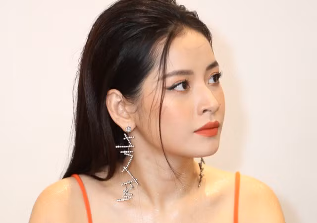 Chi Pu gây thích thú cho người hâm mộ khi diện đầm 2 dây gợi cảm.