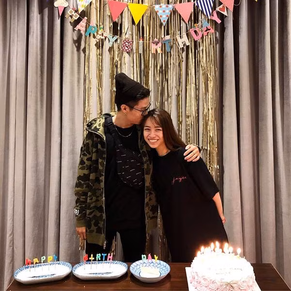 Hé lộ thiệp cưới độc đáo và loạt quy định khắt khe trong đám cưới con gái đại gia Minh Nhựa ảnh 1 Hé lộ thiệp cưới độc đáo và loạt quy định khắt khe trong đám cưới của con gái đại gia Minh Nhựa-1