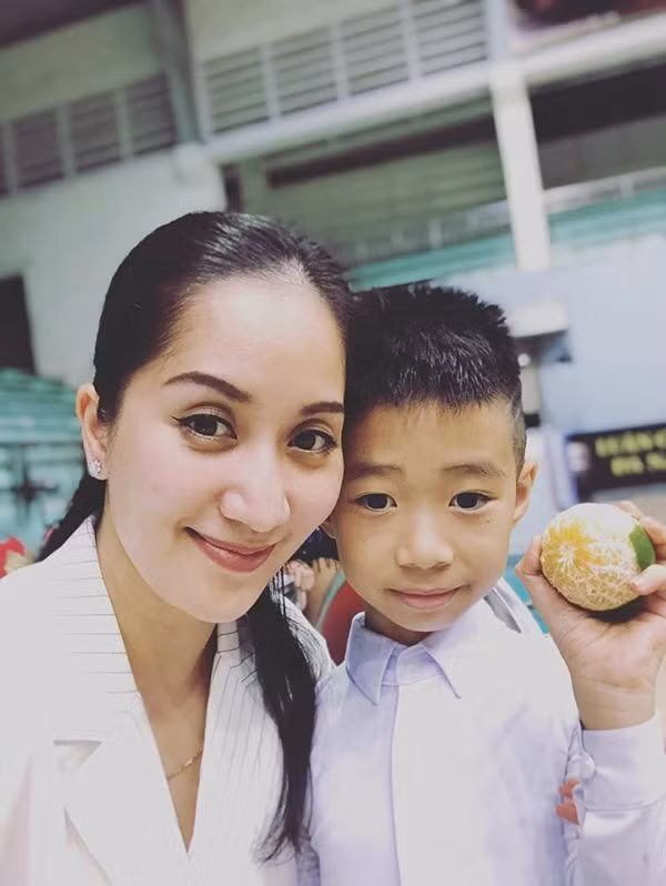 Vẫn rất xinh đẹp, nhưng tuổi thật của Khánh Thi đã bị “tố” rõ bởi chi tiết này ảnh 3 van rat xinh dep, nhung tuoi that cua khanh thi da bi “to” ro boi chi tiet nay - 5