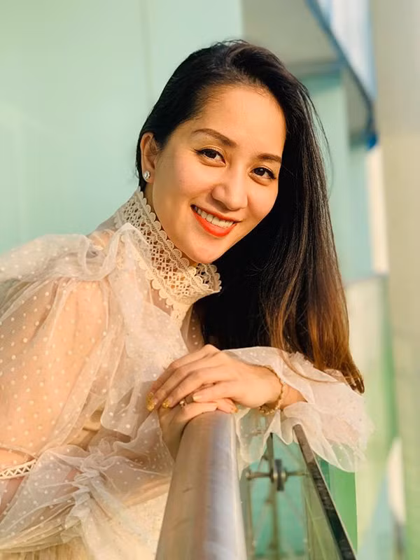 Vẫn rất xinh đẹp, nhưng tuổi thật của Khánh Thi đã bị “tố” rõ bởi chi tiết này ảnh 2 van rat xinh dep, nhung tuoi that cua khanh thi da bi “to” ro boi chi tiet nay - 4