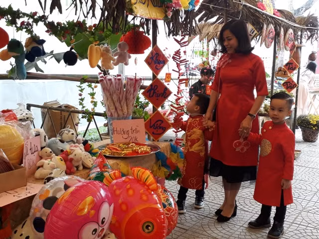 Gia đình du xuân Gia đình du xuân