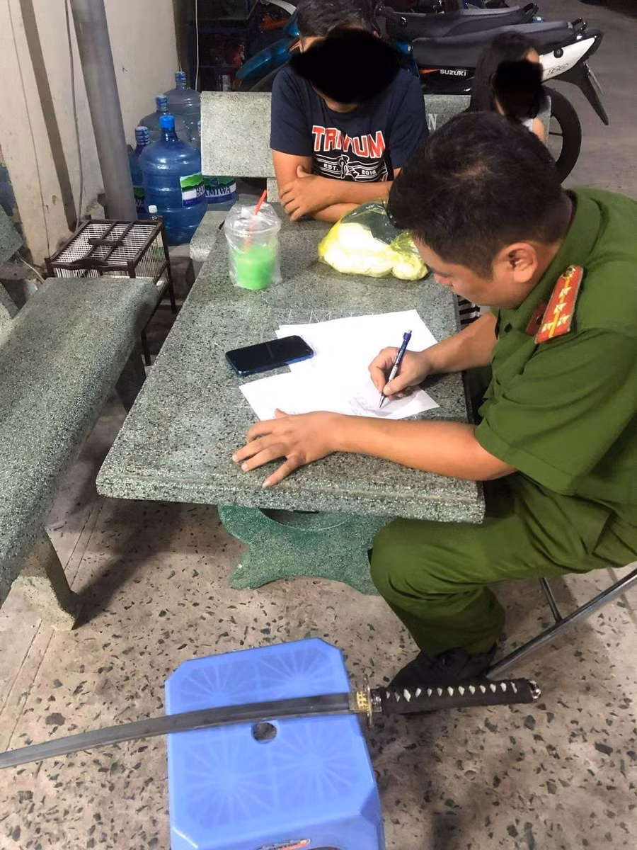 Hung khí được thu giữ. Hung khí được thu giữ.