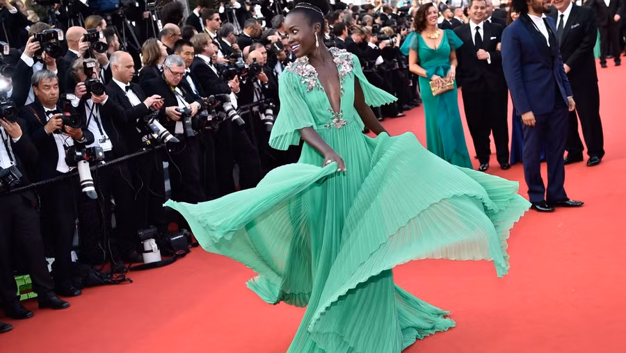 Ngoài diễn xuất, Lupita Nyong’o còn là một biểu tượng của thời trang.