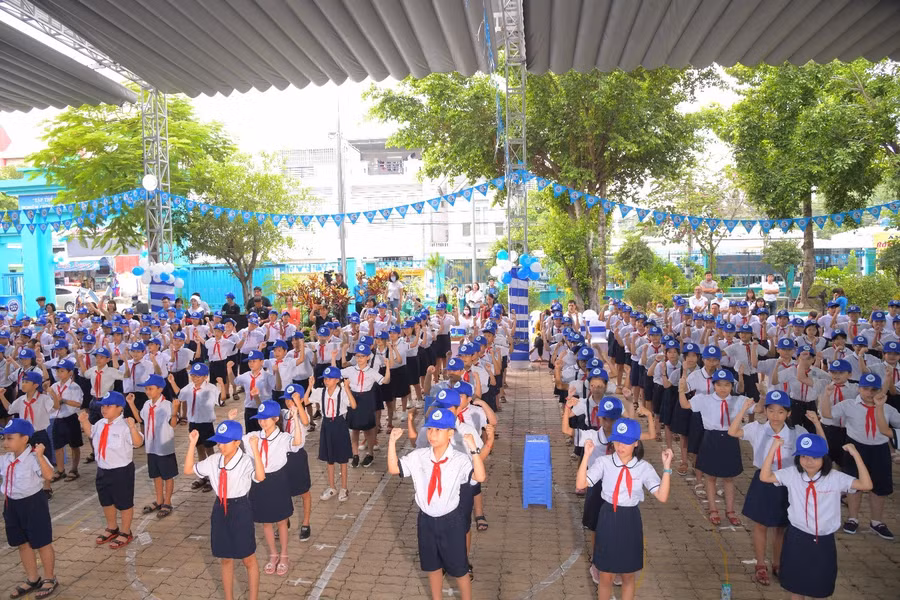 Các cô bé cậu bé không khỏi phấn khích khi thực hiện điệu nhảy uống sữa vui nhộn khó quên