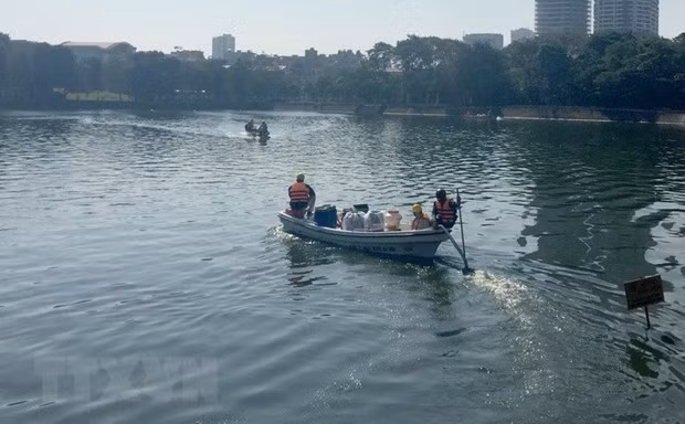 Cải thiện chất lượng nước tại các hồ tại Hà Nội. (Nguồn: TTXVN)