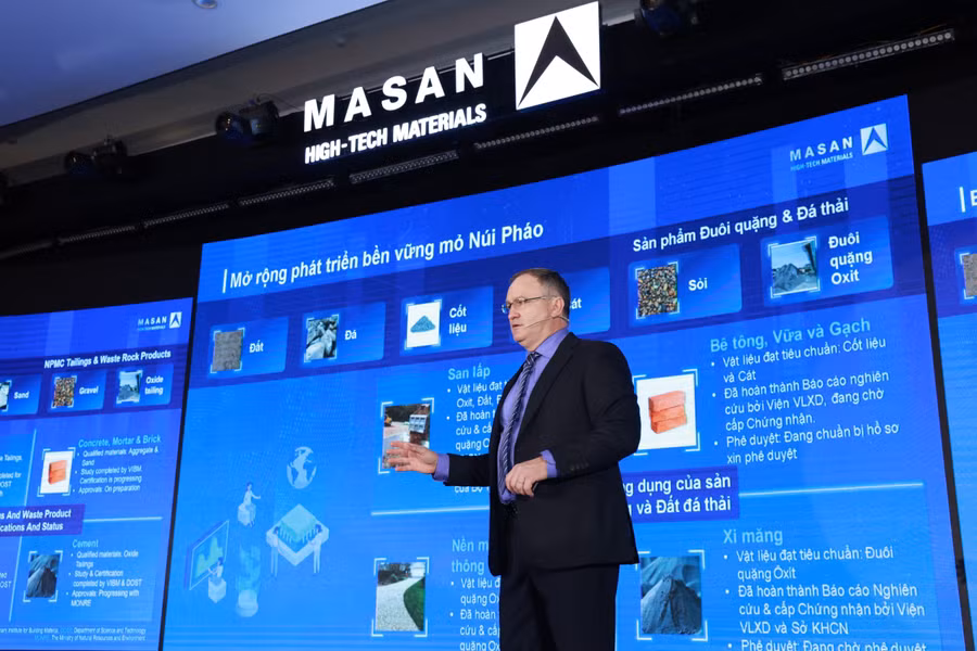 Tổng Giám đốc Masan High-Tech Materials trình bày kết quả sản xuất kinh doanh 2023 và định hướng 2024 tại Đại hội.