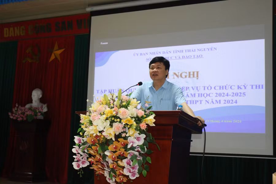 Ông Phạm Việt Đức, Giám đốc Sở GD&amp;ĐT tỉnh Thái Nguyên phát biểu khai mạc Hội nghị.