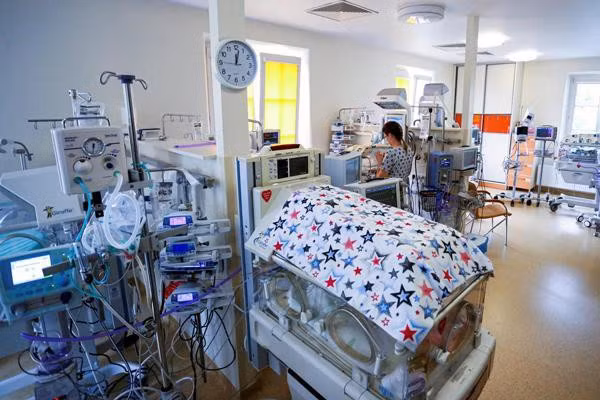 Người mẹ mang thai 5 cực hiếm, lúc lâm bồn các bác sĩ choáng váng khi nhìn thấy điều này vào phút cuối - Ảnh 1.