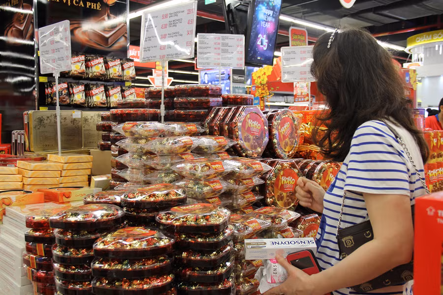 Vài năm gần đây, nhiều đặc sản vùng, miền đã được đưa vào giỏ quà Tết