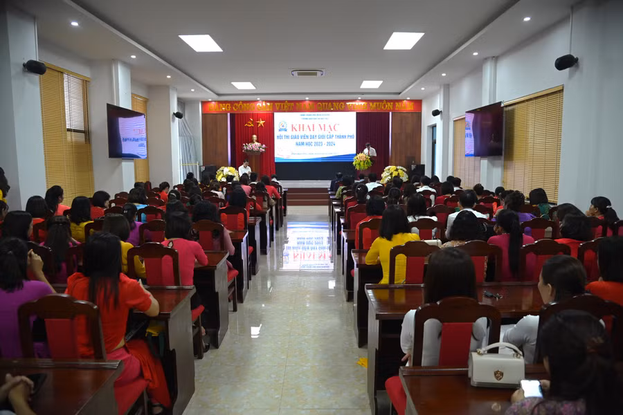 Toàn cảnh lễ khai mạc.