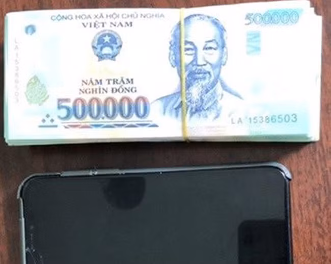 Bình Dương: Tên cướp trả 100 triệu cho nạn nhân ngày cận Tết vì sợ không thể đối mặt với con gái 3 tháng tuổi - Ảnh 1.