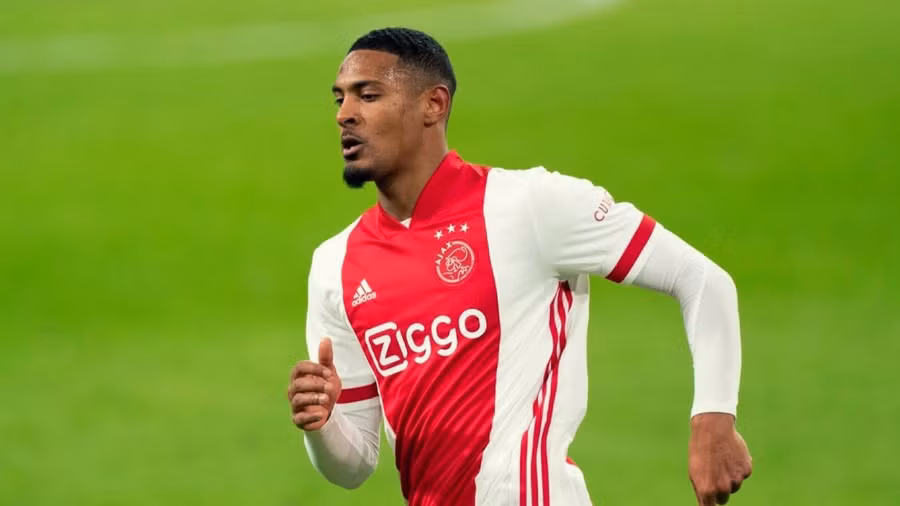 Tiền đạo Sebastian Haller của Ajax nhận được sự quan tâm đặc biệt của Bayern Munich.