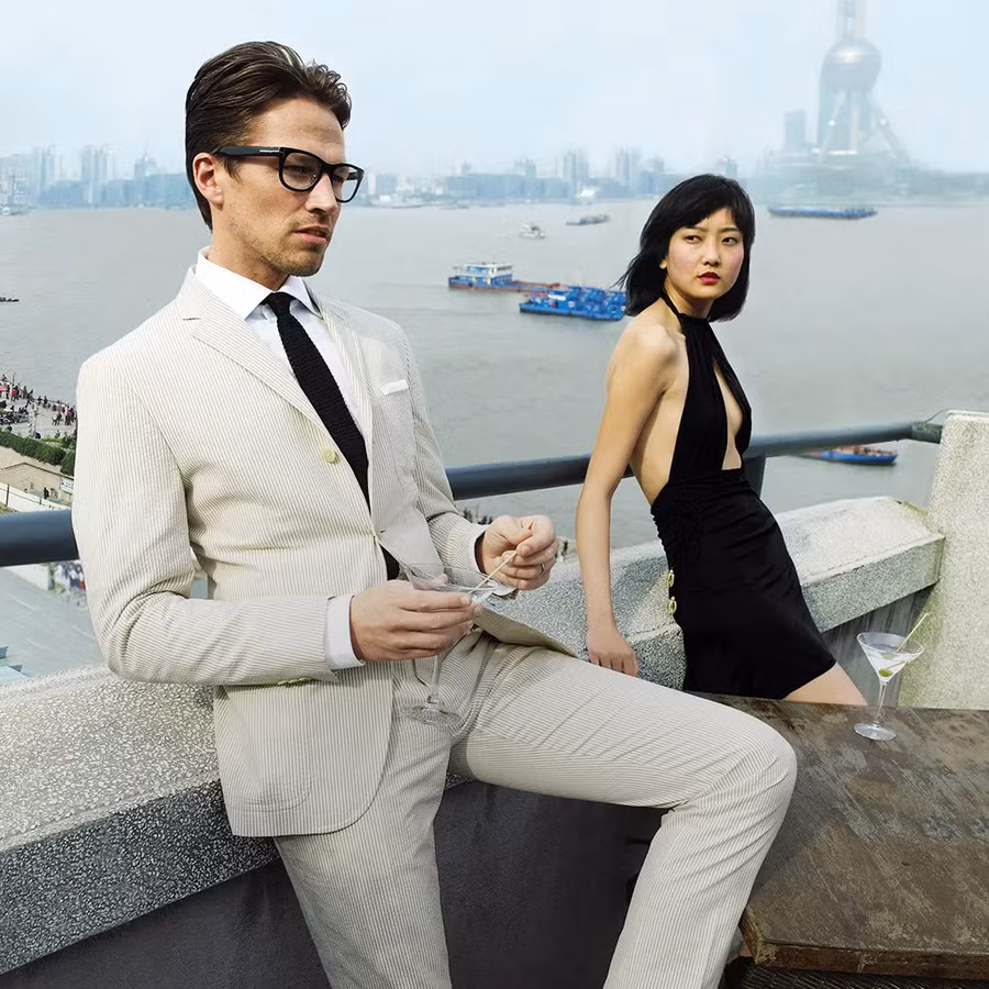 Khi đàn ông bị thôi thúc nhìn phụ nữ theo những cách đầy ham muốn, họ sẽ có xu hướng hình thành cái nhìn lệch lạc về tất cả phụ nữ. (Ảnh: ITN). Khi đàn ông bị thôi thúc nhìn phụ nữ theo những cách đầy ham muốn, họ sẽ có xu hướng hình thành cái nhìn lệch lạc về tất cả phụ nữ. (Ảnh: ITN).