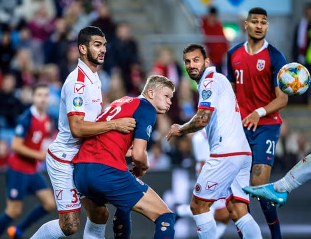 Ai sẽ hưởng lợi từ quyết định hoãn Euro 2020? - 2