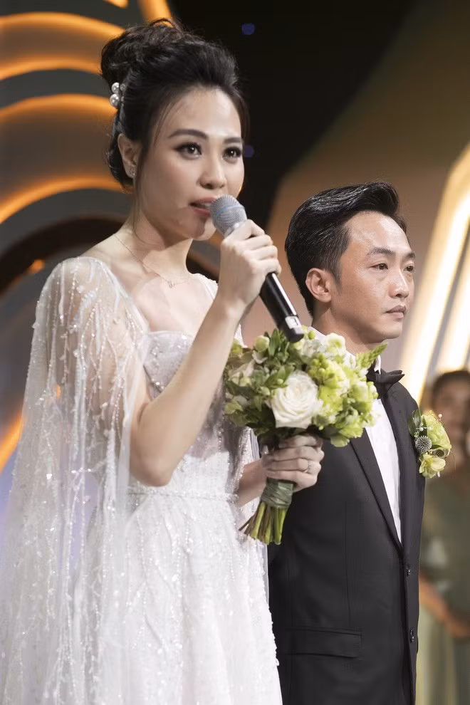 Cận cảnh 3 bộ váy cưới của cô dâu Đàm Thu Trang, váy “chính thê” vô cùng đặc biệt ảnh 7