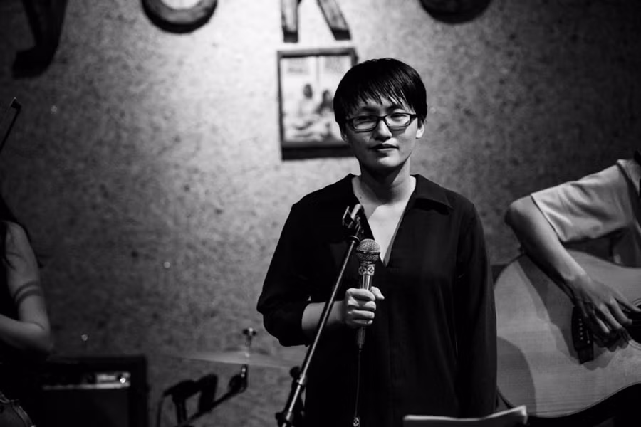 Không ai “bắt bẻ” được triết lý của những người theo đuổi dòng nhạc Indie. Ảnh: dnuni Không ai “bắt bẻ” được triết lý của những người theo đuổi dòng nhạc Indie. Ảnh: dnuni