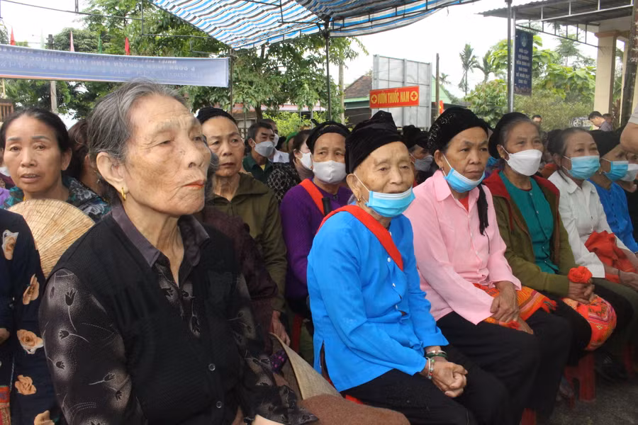Hơn 3.000 người dân xã Môn Sơn được khám và cấp thuốc miễn phí. Ảnh: Bá Hậu. Hơn 3.000 người dân xã Môn Sơn được khám và cấp thuốc miễn phí. Ảnh: Bá Hậu.