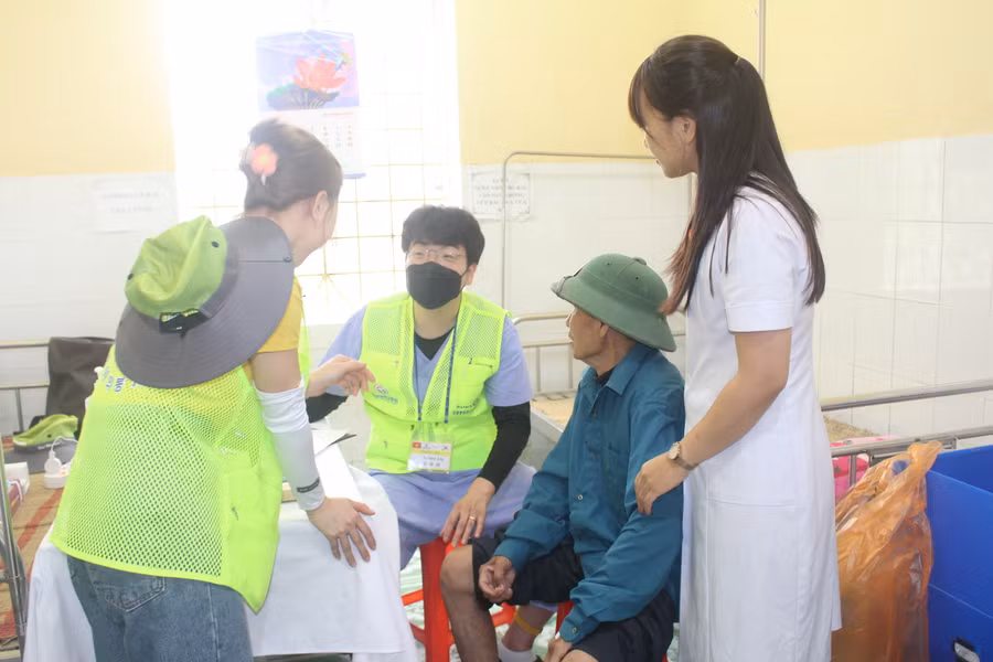 Đối tượng tham gia khám chữa bệnh miễn phí lần này là học sinh, người đồng bào dân tộc thiểu số, gia đình chính sách, gia đình có công với cách mạng, gia đình có hoàn cảnh khó khăn. Ảnh: Bá Hậu. Đối tượng tham gia khám chữa bệnh miễn phí lần này là học sinh, người đồng bào dân tộc thiểu số, gia đình chính sách, gia đình có công với cách mạng, gia đình có hoàn cảnh khó khăn. Ảnh: Bá Hậu.