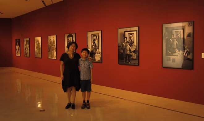 Người mẹ 17 năm làm một việc khó tin ghi lại hành trình nuôi con vất vả ảnh 10 Nguoi me 17 nam chup