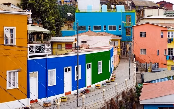 Người Chile luôn thân thiện và mến khách. Những người đi du lịch một mình sẽ trải nghiệm những chuyến phiêu lưu tại đất nước có sa mạc, núi non và các bờ biển trải dài này.
