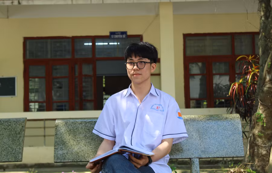 Nguyễn Văn Việt Anh - học sinh Trường THPT chuyên Lam Sơn (Thanh Hóa). Ảnh: Lường Toán.