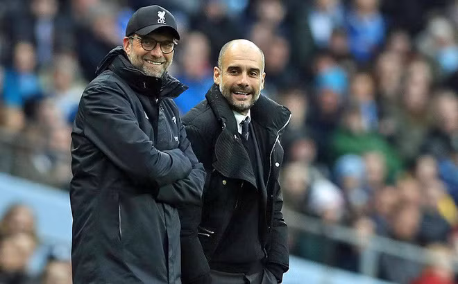 Giữa thế “nước sôi lửa bỏng”, Pep Guardiola bất ngờ buông lời khen đại địch