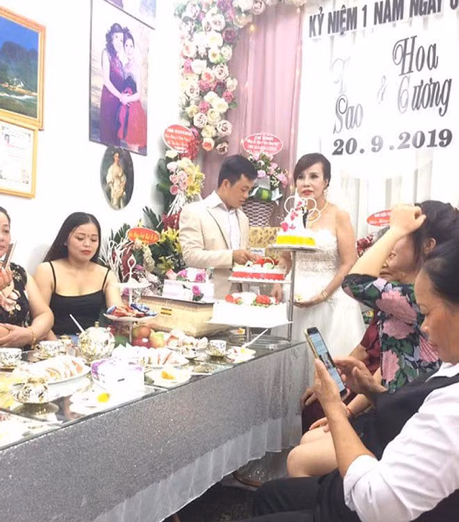 Cô dâu 62 tuổi khoe món quà bất ngờ chồng trẻ tặng bên bờ suối, dân mạng phản ứng ngược ảnh 4 Cô dâu 62 tuổi khoe món quà bất ngờ chồng trẻ tặng bên bờ suối, dân mạng phản ứng ngược-5