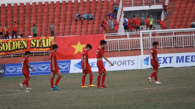 Nỗi buồn thua trận của các cầu thủ U18 Việt Nam 