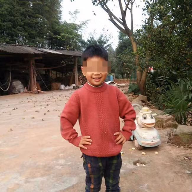 Cậu bé 5 tuổi chết đuối nổi trên mặt nước rồi mới được phát hiện, bác sĩ buông xuôi vì thấy tim ngừng đập nhưng 2 tiếng sau điều bất ngờ xảy ra - Ảnh 1. Cậu bé 5 tuổi chết đuối nổi trên mặt nước rồi mới được phát hiện, bác sĩ buông xuôi vì thấy tim ngừng đập nhưng 2 tiếng sau điều bất ngờ xảy ra - Ảnh 1.