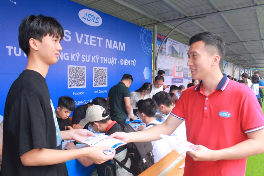 Sinh viên ngay khi tốt nghiệp được tham gia tuyển dụng trực tiếp.