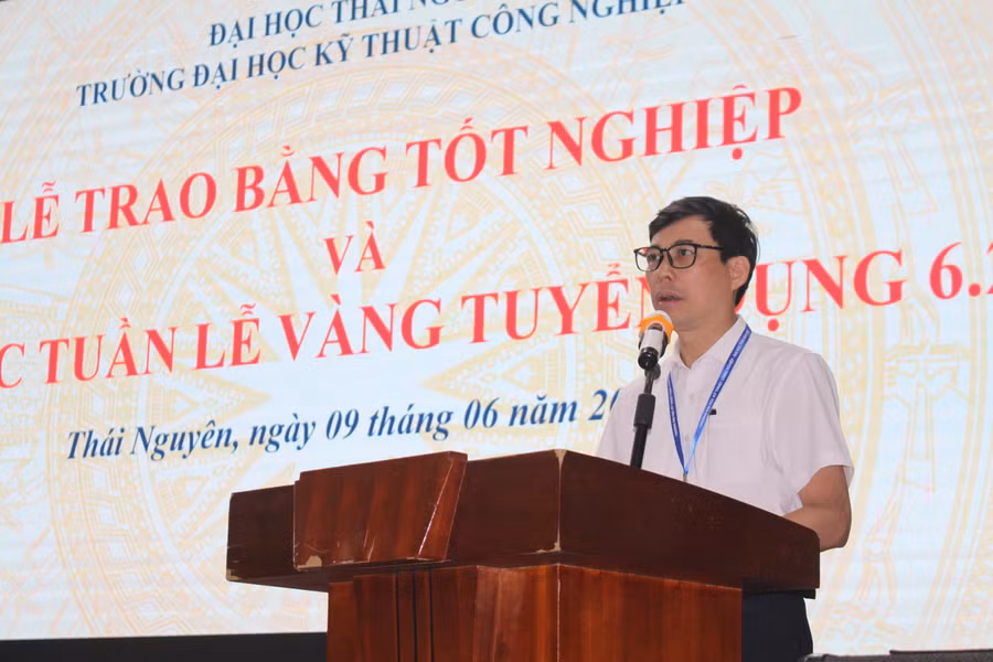 PGS.TS Đỗ Trung Hải, Hiệu trưởng trường Đại học Kỹ thuật Công nghiệp phát biểu tại chương trình.