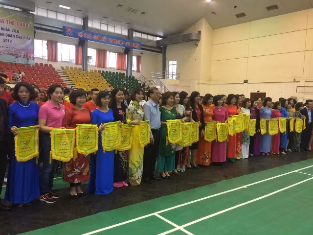 Các đoàn tham dự chụp ảnh lưu niệm trước trận đấu Các đoàn tham dự chụp ảnh lưu niệm trước trận đấu