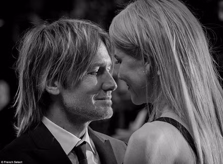 ‘Thiên nga trắng’ Nicole Kidman đắm say bên chồng tại Cannes ảnh 16