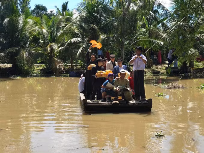 dao-dien-quay-phim-nguyen-tranh-cuoi-vo-kem-25-tuoi-2