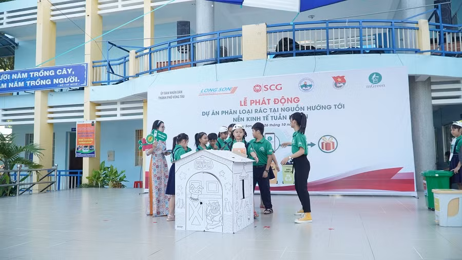 Mô hình nhà giấy tận dụng từ bìa cát tông do SCG sản xuất