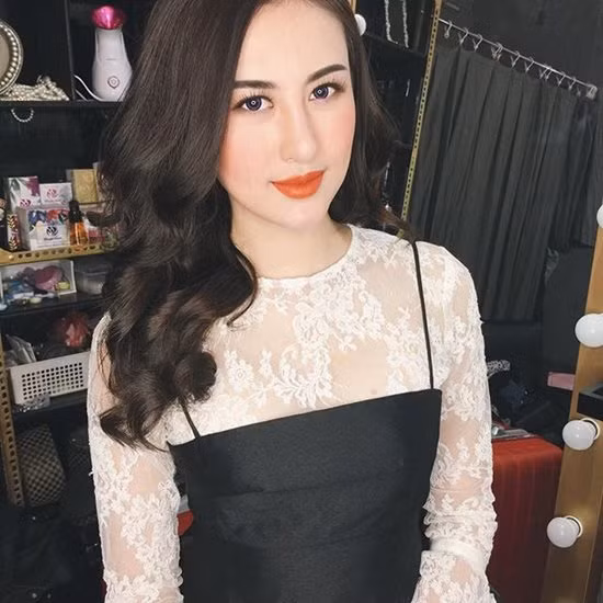 phau thuat qua khac, me hot girl ha lade phai thot len: "cha phai con minh" hinh anh 6