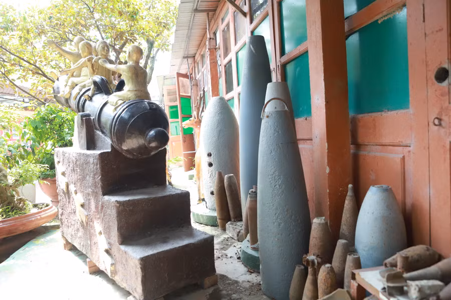 Những vỏ quả bom, đạn trong thời kỳ chiến tranh vẫn đang được sưu tầm, phân loại tại bảo tàng.