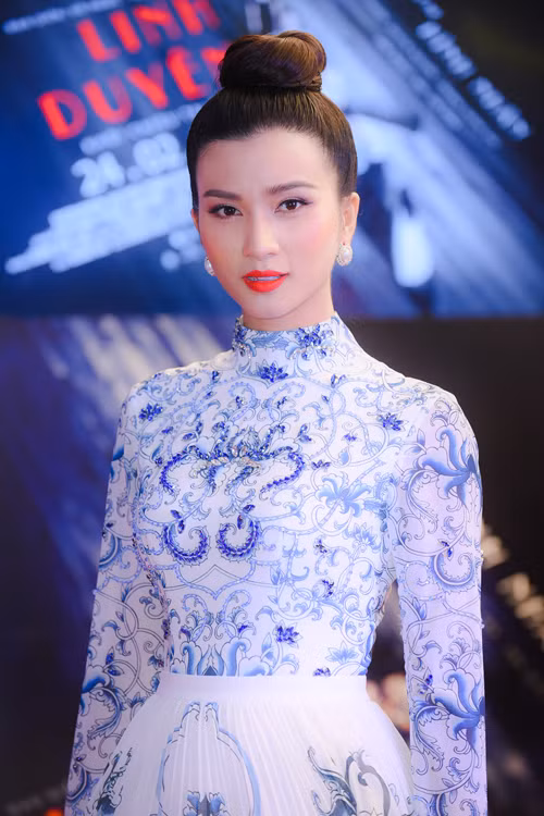 Sau nhiều vai chính diện, người đẹp Phụ nữ Thế kỷ 21 hóa thân vào nhân vật người vợ thủ đoạn trong phim kinh dị"Linh duyên". vo-chong-truong-quynh-anh-hon-nhau-giua-chon-dong-nguoi-6