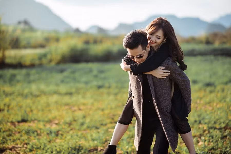 “hotgirl dan toc” tung bi chong sap cuoi gia lam nguoi giao hang den nha xem mat - 14