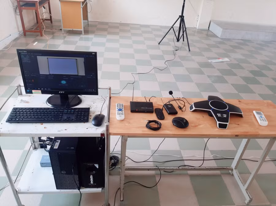 Trang thiết bị phục vụ dạy học, họp trực tuyến được trường học ở TP Cần Thơ đầu tư.