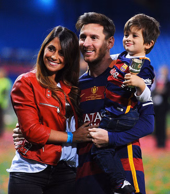 Trái ngược hoàn toàn với Ronaldo, Messi để con phát triển theo bản năng, không muốn đè nặng áp lực trở thành ngôi sao - Ảnh 3.