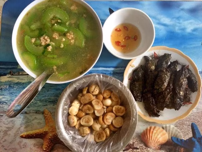 Nhung mam com duoi 30 nghin dong khien chi em ‘dung ngoi khong yen’